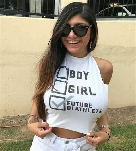 mia khalifa pornpics